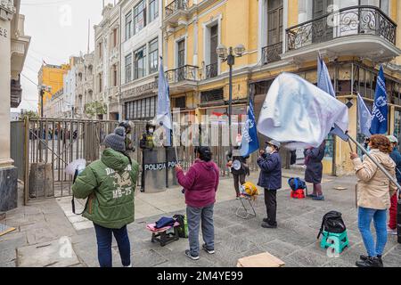 Lima, Peru - 10. September 2022: Proteste der Gewerkschaften für bessere Arbeitsbedingungen gegen die Gemeinde Lima. Stockfoto