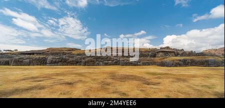 Panoramablick auf Sacsayhuaman, Inka-Ruinen in Cusco, Peru. Stockfoto