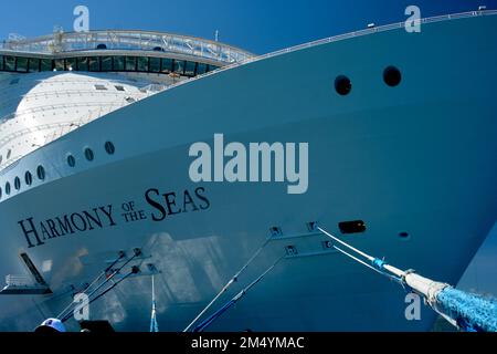 Harmony of the Seas, eines der größten Kreuzfahrtschiffe der königlichen Karibik Stockfoto