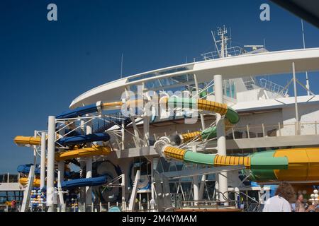 Harmony of the Seas, eines der größten Kreuzfahrtschiffe der königlichen Karibik Stockfoto