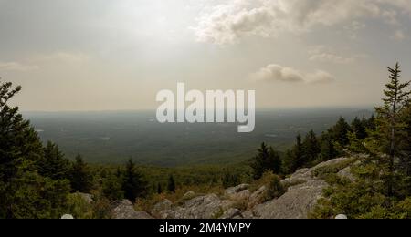 Ein nachmittäglicher Bergblick vom Mount Monadnock in Jaffrey, New Hampshire Stockfoto