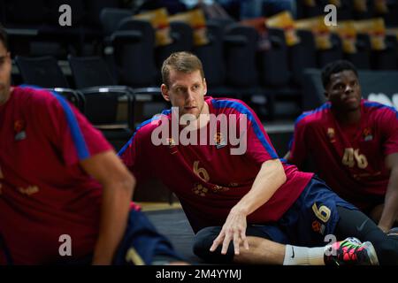 Valencia, Spanien. 23. Dezember 2022. Jan Vesely vom FC Barcelona in Aktion während der J15 Turkish Airlines Euroleague in der Fuente de San Luis Sporthalle (Valencia, J15 Turkish Airlines Euroleague). Valencia Basket 84:83 FC Barcelona Gutschein: SOPA Images Limited/Alamy Live News Stockfoto