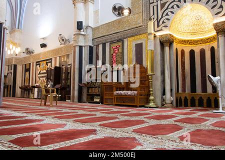 Innenansicht der Ibrahim-Moschee oder bekannten Masjid Al-Khalil in Hebron-Stadt - Israel, Palästina: 21. April 2022 Stockfoto