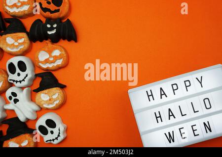 Draufsicht Happy Halloween Wort in Light Box Flat Lay Stockfoto