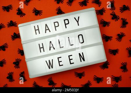 Draufsicht Happy Halloween Wort in Light Box Flat Lay Stockfoto