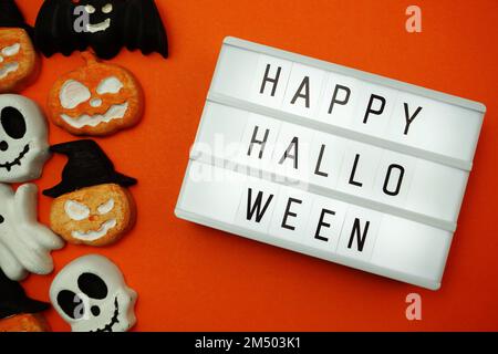 Draufsicht Happy Halloween Wort in Light Box Flat Lay Stockfoto