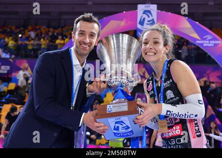 Pala Wanny, Florenz, Italien, 26. November 2022, Daniele Santarelli (Cheftrainer des Prosecco Doc Imoco Conegliano) und Monica De Gennaro (Prosecco Doc I Stockfoto