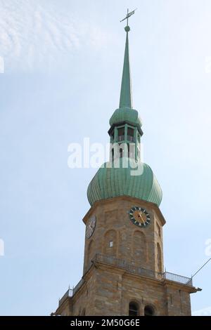 Der Turm der romanischen Lutherischen Reinoldi-Kirche in Dortmund Stockfoto