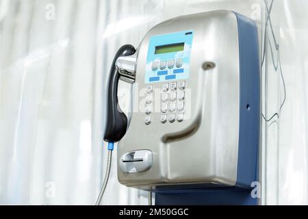 Nahaufnahme einer öffentlichen Telefonzelle Stockfoto