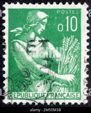 TIMBRE OBLITERES MARIANNE VERTE. RÉPUBLIQUE FRANCAISE. POSTES. 0,10 Stockfoto