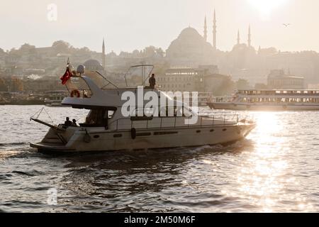 Istanbul Vergnügungsboot Stockfoto