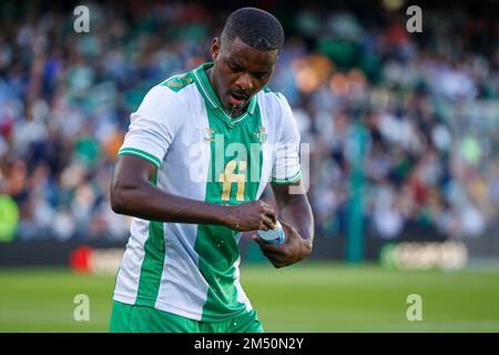 Sevilla, Spanien. 23. Dezember 2022. William Carvalho (14) von Real Betis, gesehen während der Football Friendly zwischen Real Betis und Atalanta im Estadio Benito Villamarin in Sevilla. (Foto: Gonzales Photo/Alamy Live News Stockfoto