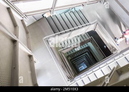 Treppe,Treppe,Kunst,Installation,AT,Ostseezentrum,Ostseezentrum für zeitgenössische Kunst,Gateshead,Newcastle upon Tyne,Simply,Newcastle, ist eine, Stadt, und, Metropolitandorough, In, Tyne und Wear, England. Die Stadt befindet sich am Fluss Tyne, nördliches Ufer, und bildet den größten Teil des bebauten Gebiets von Tyneside. Newcastle ist auch die bevölkerungsreichste Stadt Nordostenglands. Nordosten, England, Englisch, GB, Großbritannien, Großbritannien, Großbritannien, Großbritannien, Großbritannien, Großbritannien, Europa, Europa Stockfoto