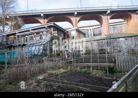 Ouseburn Farm,Charity,Ouseburn,Gegend,of,Newcastle upon Tyne,Simply,Newcastle, ist eine Stadt und ein städtischer Stadtbezirk, In, Tyne und Wear, England. Die Stadt befindet sich am Fluss Tyne, nördliches Ufer, und bildet den größten Teil des bebauten Gebiets von Tyneside. Newcastle ist auch die bevölkerungsreichste Stadt Nordostenglands. Nordosten, England, Englisch, GB, Großbritannien, Großbritannien, Großbritannien, Großbritannien, Großbritannien, Großbritannien, Europa, Europa Stockfoto