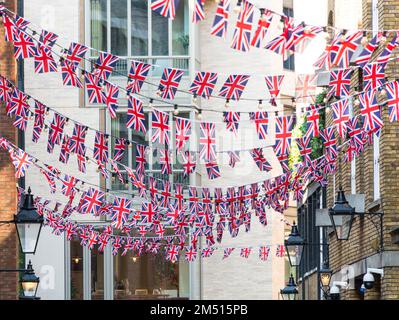 Union Jack Flags in Covent Garden, London, England Stockfoto