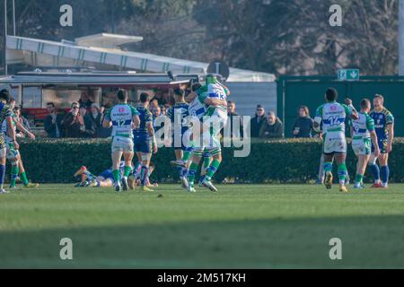 Treviso, Italien. 24. Dezember 2022. Benetton Happiness during Benetton Rugby vs Zebre Rugby Club, United Rugby Championship Match in Treviso, Italien, Dezember 24 2022 Kredit: Independent Photo Agency/Alamy Live News Stockfoto