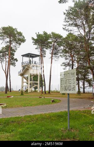 Geisa, Deutschland - 14. September 2022: Wachturm Museumspunkt Alpha US-Militärbasis in Geisa in Thüringen Stockfoto