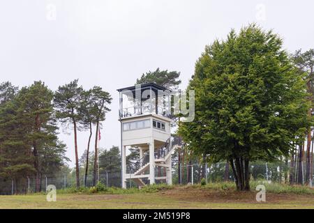 Geisa, Deutschland - 14. September 2022: Wachturm Museumspunkt Alpha US-Militärbasis in Geisa in Thüringen Stockfoto