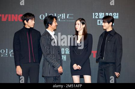 Sung Joon, Kim Nam-Gil, Lee Da-Hee und Cha Eun-Woo (ASTRO), 22. Dezember 2022 : (L-R) Besetzte Sung Joon, Kim Nam-Gil, Lee Da-Hee, Cha Eun-Woo posieren für Fotos bei einer Produktionspräsentation der TVing-Originalserie "Island" in Seoul, Südkorea. Kredit: Lee Jae-Won/AFLO/Alamy Live News Stockfoto