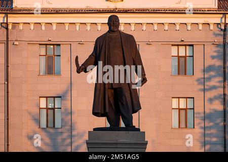 Denkmal für den Nationalhelden Abai. Pavlodar. Kasachstan. 23. November 2022. Stockfoto