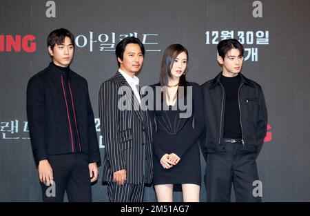 Sung Joon, Kim Nam-Gil, Lee Da-Hee und Cha Eun-Woo (ASTRO), 22. Dezember 2022 : (L-R) Besetzte Sung Joon, Kim Nam-Gil, Lee Da-Hee, Cha Eun-Woo posieren für Fotos bei einer Produktionspräsentation der TVing-Originalserie "Island" in Seoul, Südkorea. Kredit: Lee Jae-Won/AFLO/Alamy Live News Stockfoto