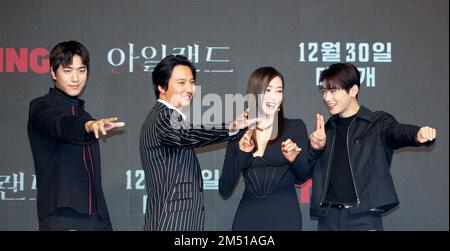 Sung Joon, Kim Nam-Gil, Lee Da-Hee und Cha Eun-Woo (ASTRO), 22. Dezember 2022 : (L-R) Besetzte Sung Joon, Kim Nam-Gil, Lee Da-Hee, Cha Eun-Woo posieren für Fotos bei einer Produktionspräsentation der TVing-Originalserie "Island" in Seoul, Südkorea. Kredit: Lee Jae-Won/AFLO/Alamy Live News Stockfoto