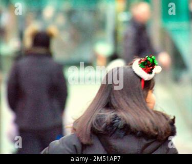 Glasgow, Schottland, Vereinigtes Königreich 24. Dezember 2022. Weihnachtseinkäufe in der eleganten Einkaufshauptstadt Schottlands rund um die buchanan Street. Credit Gerard Ferry/Alamy Live News Stockfoto