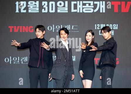 Sung Joon, Kim Nam-Gil, Lee Da-Hee und Cha Eun-Woo (ASTRO), 22. Dezember 2022 : (L-R) Besetzte Sung Joon, Kim Nam-Gil, Lee Da-Hee, Cha Eun-Woo posieren für Fotos bei einer Produktionspräsentation der TVing-Originalserie "Island" in Seoul, Südkorea. Kredit: Lee Jae-Won/AFLO/Alamy Live News Stockfoto