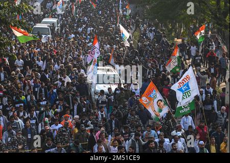 New Delhi, Delhi, Indien. 24. Dezember 2022. Die Menschen nehmen an Bharat Jodo Yatra Teil, von Indiens größter Opposition, der indischen Nationalkongresspartei in Neu-Delhi (Kreditbild: © Kabir Jhangiani/ZUMA Press Wire). Kredit: ZUMA Press, Inc./Alamy Live News Stockfoto