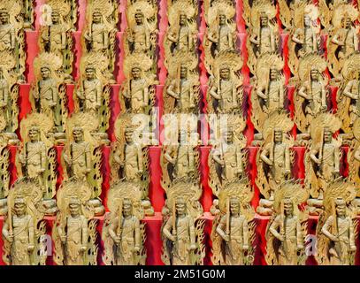 Buddhistische Skulpturen im Daisho-in-Tempel, Miyajima Island, Itsukushima, Präfektur Hiroshima, Japan. Stockfoto