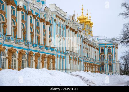 PUSCHKIN, RUSSLAND - 08. MÄRZ 2022: Ein Fragment des Katharinenpalastes in Zarskoye Selo, in der Nähe von St. Petersburg Stockfoto