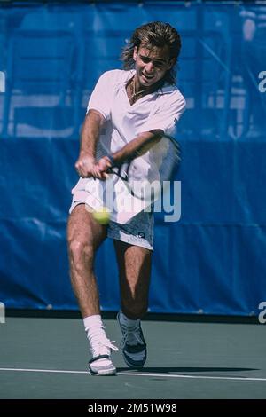 Andre Agassi (USA) tritt beim US Open Tennis 1988 an. Stockfoto