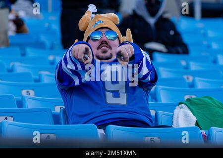 Charlotte, NC, USA. 24. Dezember 2022. Der Fan der Detroit Lions kommt zum Abendessen zu dem NFL-Match zwischen den Carolina Panthers und den Detroit Lions in Charlotte, NC. (Scott Kinser/Cal Sport Media). Kredit: csm/Alamy Live News Stockfoto