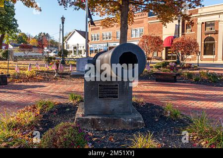 Lissabon, Ohio, USA – Okt. 21, 2022: Marinekanone aus dem Bürgerkrieg, gespendet von Präsident William McKinley, dessen Mutter aus New Lissabon (früher) kam Stockfoto