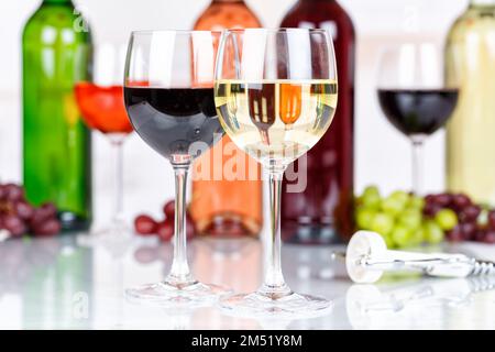 Weißwein in einem Glas Trauben Alkohol Getränk Stockfoto