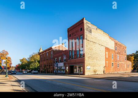 Lissabon, Ohio, USA – Okt. 21, 2022: Stadtbild der historischen Innenstadt von Lissabon, 2. Älteste Stadt in Ohio. Die meisten Gebäude in diesem historischen Viertel sind B Stockfoto