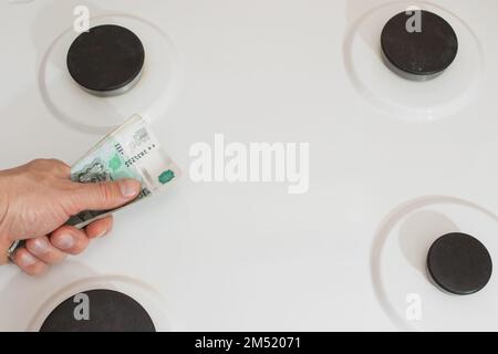 Gasherd mit Rubel. Verkauf von Gas für Rubel. Tarife für Energieressourcen Stockfoto