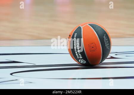 Mailand, Italien. 23. Dezember 2022. Euroleague Ball während EA7 Emporio Armani Milano vs Monaco, Basketball Euroleague Championship in Mailand, Italien, Dezember 23 2022 Kredit: Independent Photo Agency/Alamy Live News Stockfoto