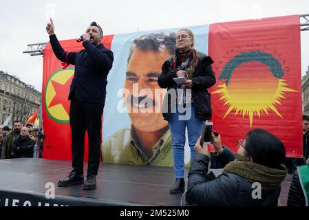 Nach der Ermordung von 3 Kurden in der Rue d'Enghein in Paris kamen mehrere tausend Demonstranten nach Paris, um ihren Zorn und ihre Trauer zum Ausdruck zu bringen. Stockfoto