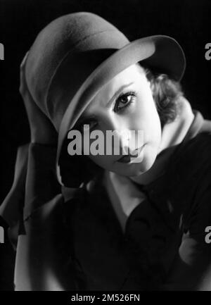 GRETA GARBO 1930 Portrait von CLARENCE SINCLAIR BULL Publicity für INSPIRATION 1931 Regisseur CLARENCE BRAUNE Kleider Gilbert Adrian Metro Goldwyn Mayer Stockfoto