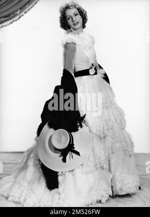 GRETA GARBO als Marguerite Gautier Full Length Portrait von CLARENCE SINCLAIR BULL für CAMILLE 1936 Regisseur GEORGE CUKOR Roman Alexandre Dumas Filzkleid Gilbert Adrian Metro Goldwyn Mayer Stockfoto