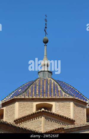 Eine vertikale Aufnahme der Plaza de Santo Domingo in Murcia, Spanien Stockfoto