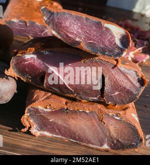 Sehr erfahrene, luftgetrocknete geheilt Rindfleisch in der osmanischen Küche Stockfoto