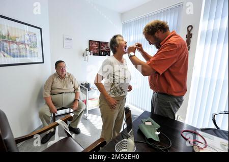 Der Hausarzt sollte der Pilot im Gesundheitssystem sein oder werden, nach dem Wunsch der Politiker. Für die Patienten sind sie die ersten Stockfoto