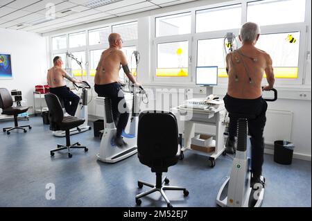 Ausstattung und Standort der Klinik, Programm und Maßnahmen spielen eine wichtige Rolle bei der Genesung von Patienten in der Rehabilitation wie dieser Stockfoto