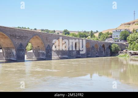 Diyarbakirs Dicle Bridge über den Tigris River Stockfoto