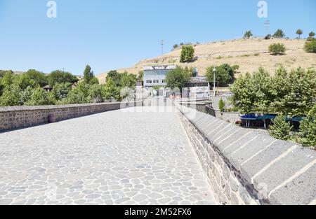 Diyarbakirs Dicle Bridge über den Tigris River Stockfoto