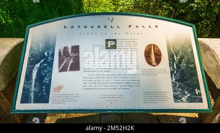 Hinweisschild an den Latourell Falls, Columbia River Gorge National Scenic Area, Oregon USA Stockfoto