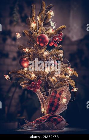 Christmass Tree mit Dekoration Stockfoto