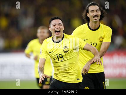 Kuala Lumpur, Malaysia. 24. Dezember 2022. Sergio Aguero Ezequiel Aguero aus Malaysia feiert mit Teamkollegen ein Tor während des AFF-Spiels Mitsubishi Electric Cup 2022 zwischen Malaysia und Laos im Finalergebnis des Bukit Jalil Nationalstadions; Malaysia 5:0 Laos (Foto © Wong Fok Loy/SOPA Images/Sipa USA) Guthaben: SIPA USA/Alamy Live News Stockfoto